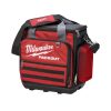MILWAUKEE TYÖKALUKASSI PACKOUT. Kuvassa työkalukassi etuviistosta olkain työkalukassin päällä.