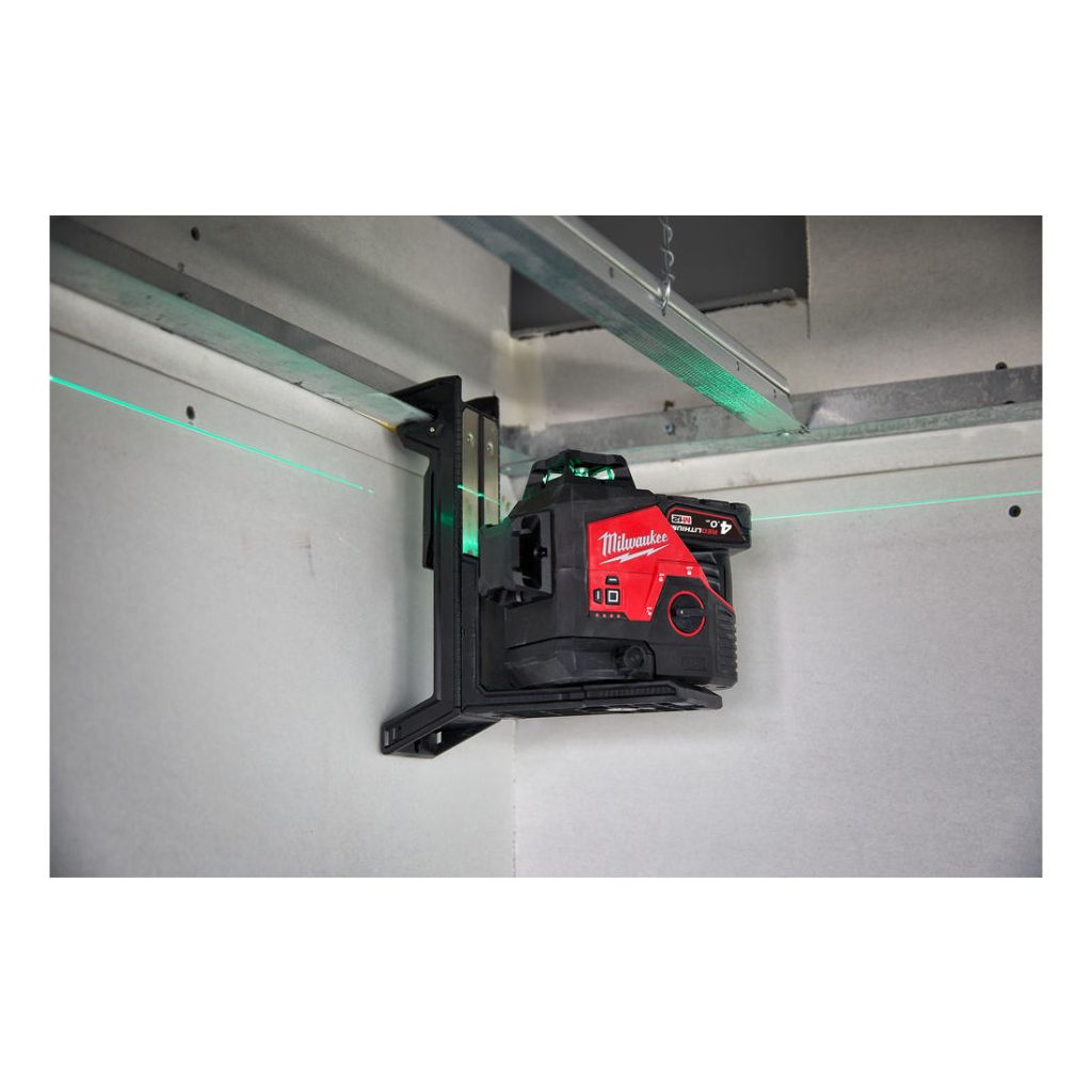 Milwaukee Ristilinjalaser M12 3PL-401C. Kuvassa laseri kiinnitettynä alakaton runkorakenteeseen.