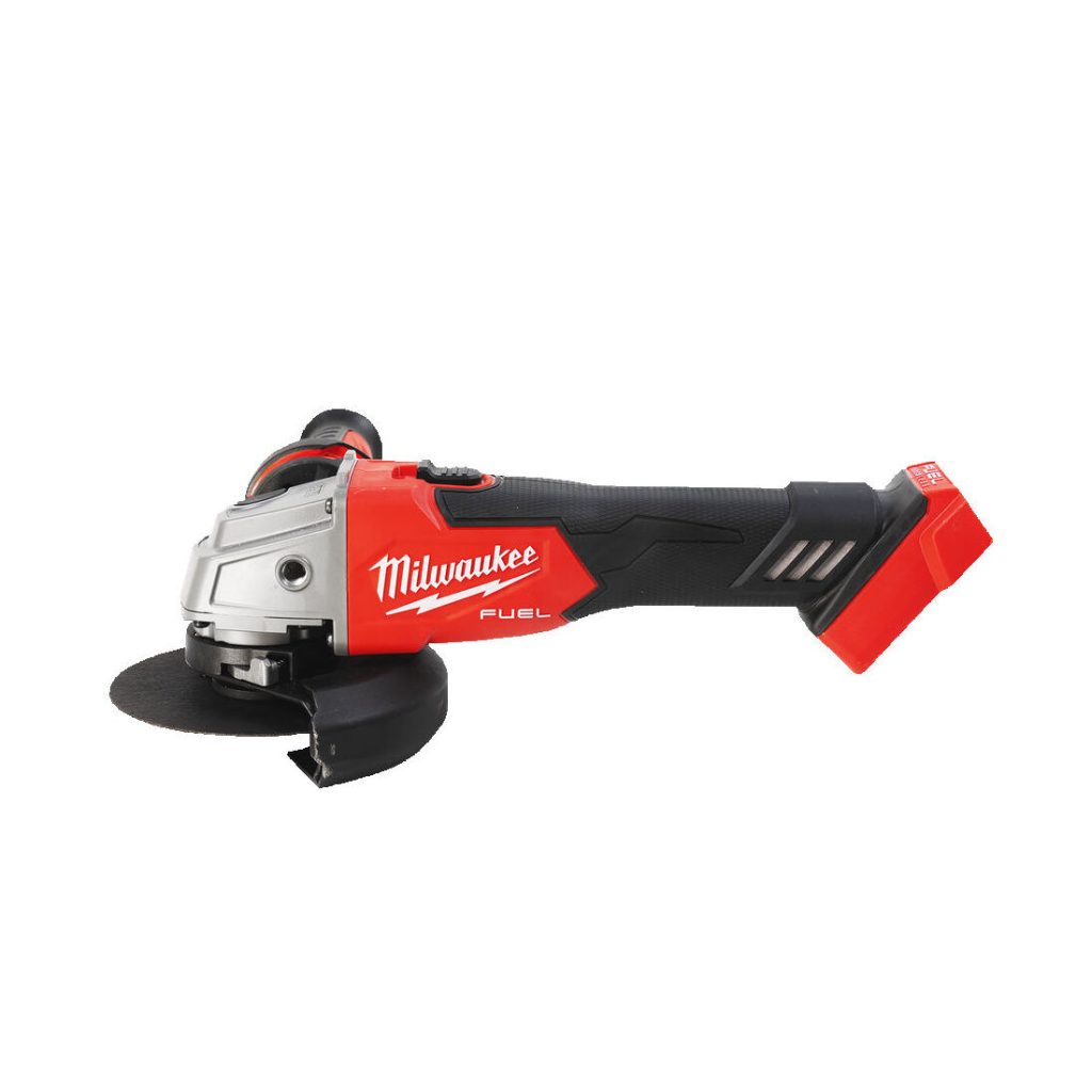 Milwaukee Akkukulmahiomakone M18 FSAG125X-0. Kuva sivulta katkaisulaikka kiinnitettynä.