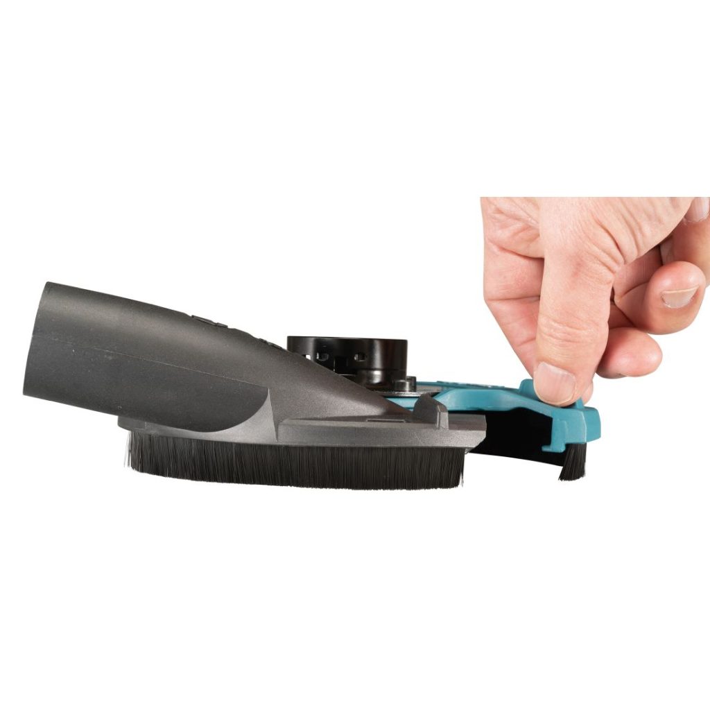 MAKITA Pölysuoja imuriliitännällä 125 mm, Ø32/37 mm. Kuvassa henkilö säätämässä pölysuojan päätypalaa.