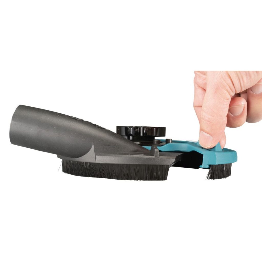 MAKITA Pölysuoja imuriliitännällä 125 mm kulmahiomakoneet ilman pikasäätöä. Kuvassa henkilö säätämässä pölysuojan päätypalaa.