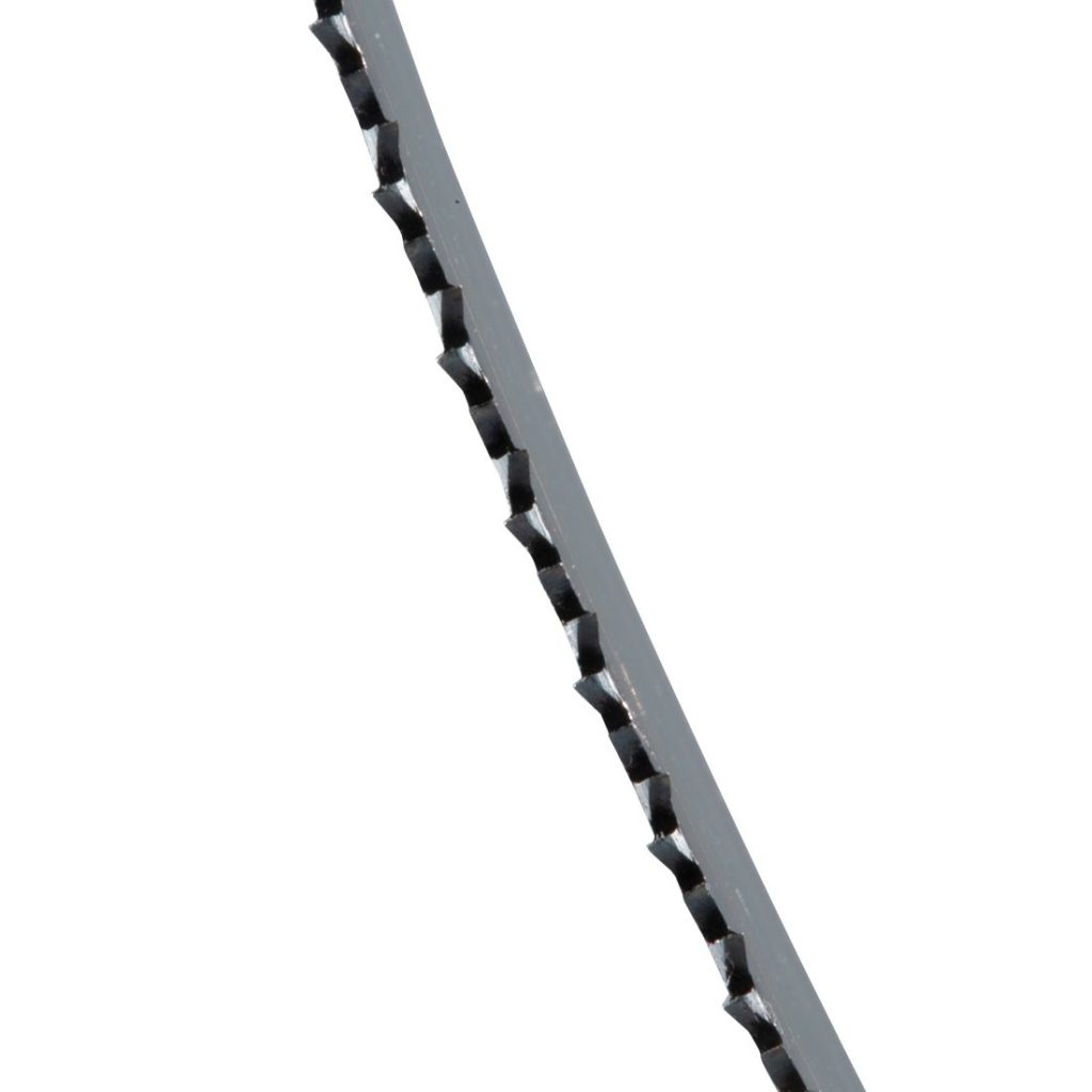 MAKITA Vannesahanterä 13x1140 mm HCS 24tpi 3 kpl. Lähikuvassa vannesahanterän hammastus.