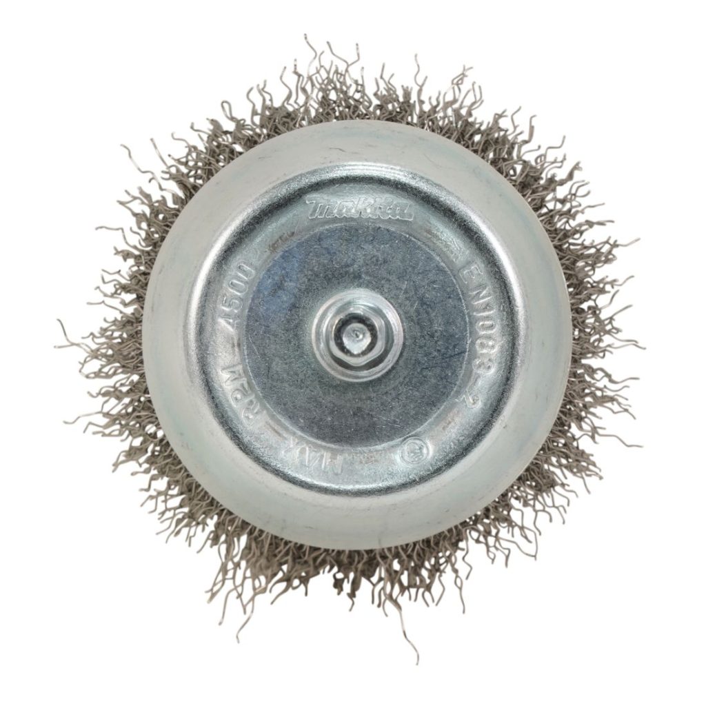 MAKITA Teräsharja 75 mm. Kuvassa kuppiharja ylhäältäpäin.
