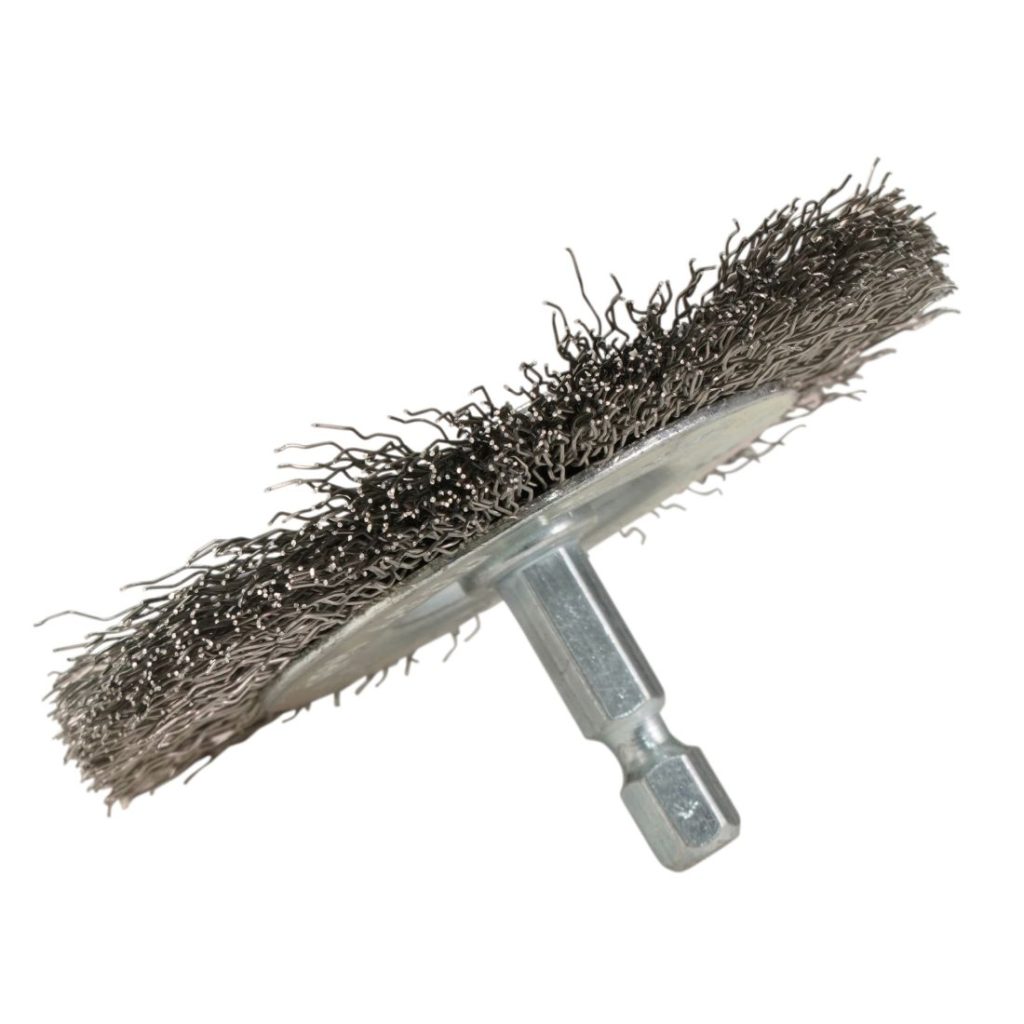 MAKITA Teräsharja 75 mm. Kuvassa laikkaharja kallellaan sivustapäin.