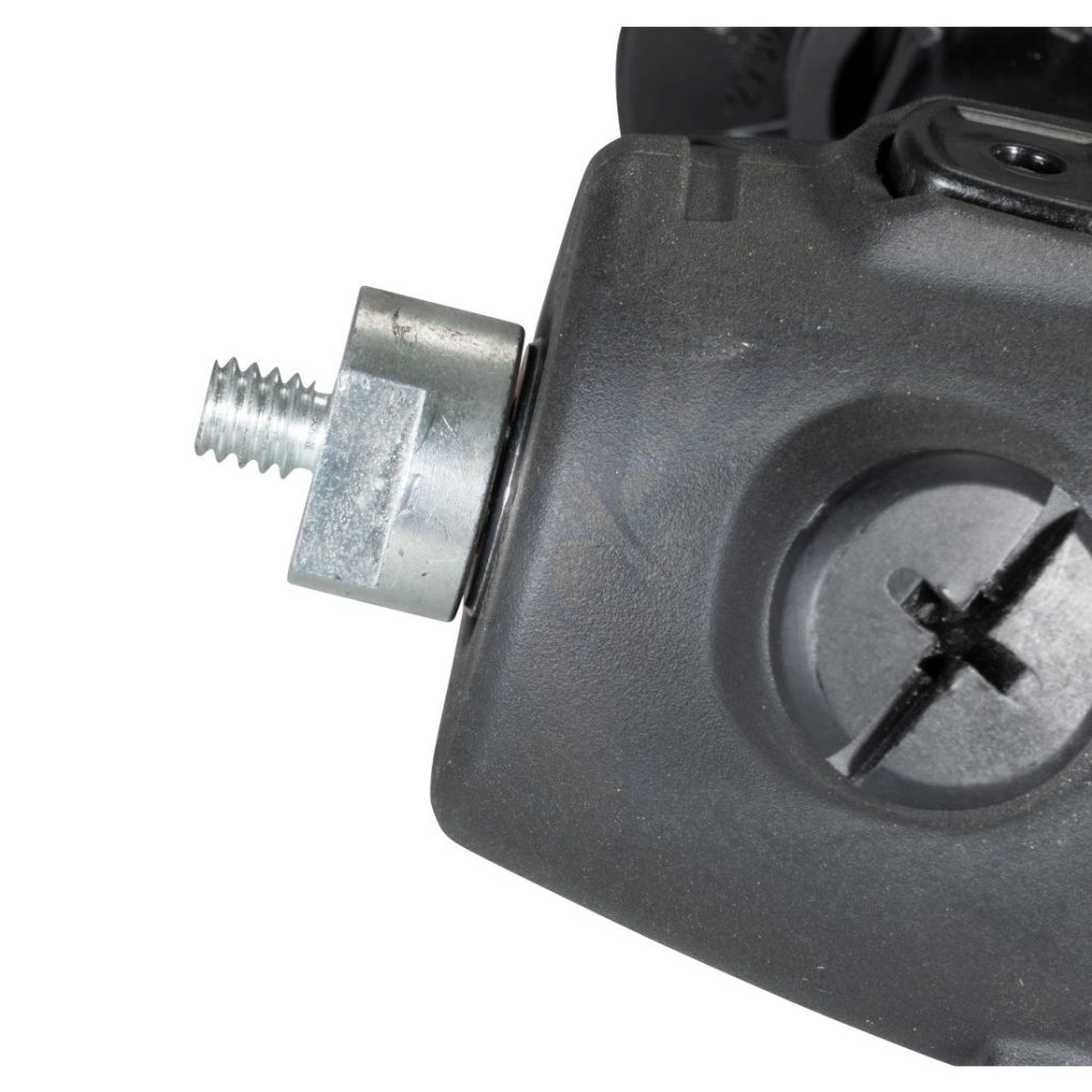 MAKITA Adapteri tarra-alustan 743124-6 kiinnittämiseen DPV300 ja PV301D. Lähikuvassa adapteri kiinnitettynä koneeseen.