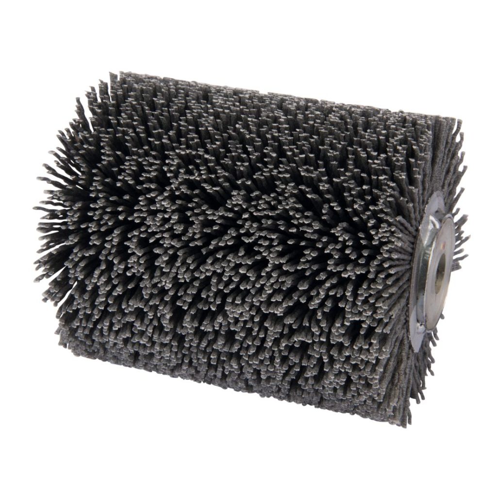 MAKITA Nailonharja, piikarbidi K80-K120. Kuvassa nailonharjarulla yläetuviistosta.