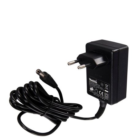 MAKITA Verkkovirta-adapteri DMR203. Kuvassa verkkovirta-adapteri etuyläviistosta.