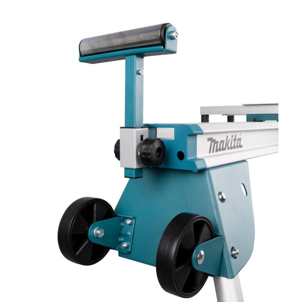 MAKITA Jiirisahajalusta WST07. Lähikuvassa jiirisahajalustan säädettävä materiaalituki.