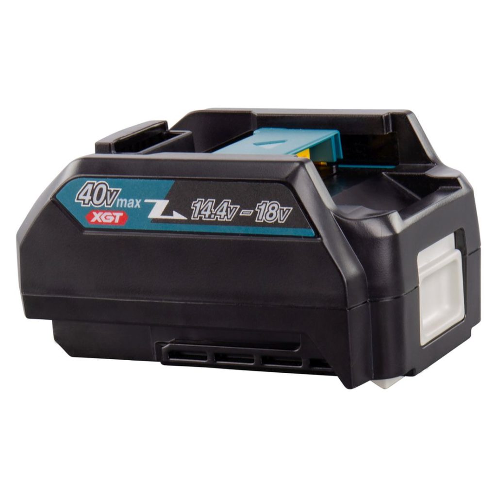 MAKITA Adapteri LXT akuille XGT ® laturiin, ADP10. Kuvassa adapteri vasemmalta sivustapäin.