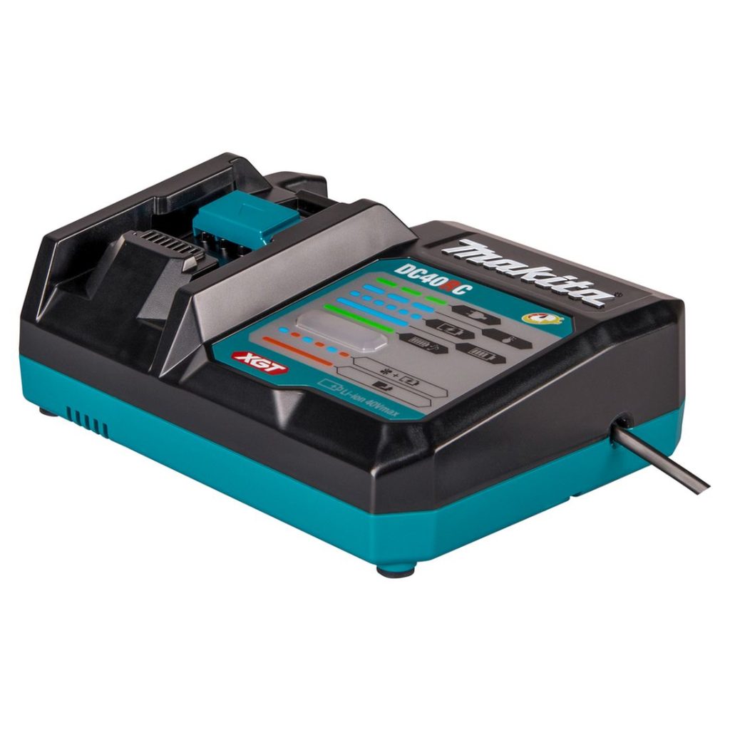 MAKITA Latauslaite DC40RC XGT. Kuvassa latauslaite oikealta etuviistosta.