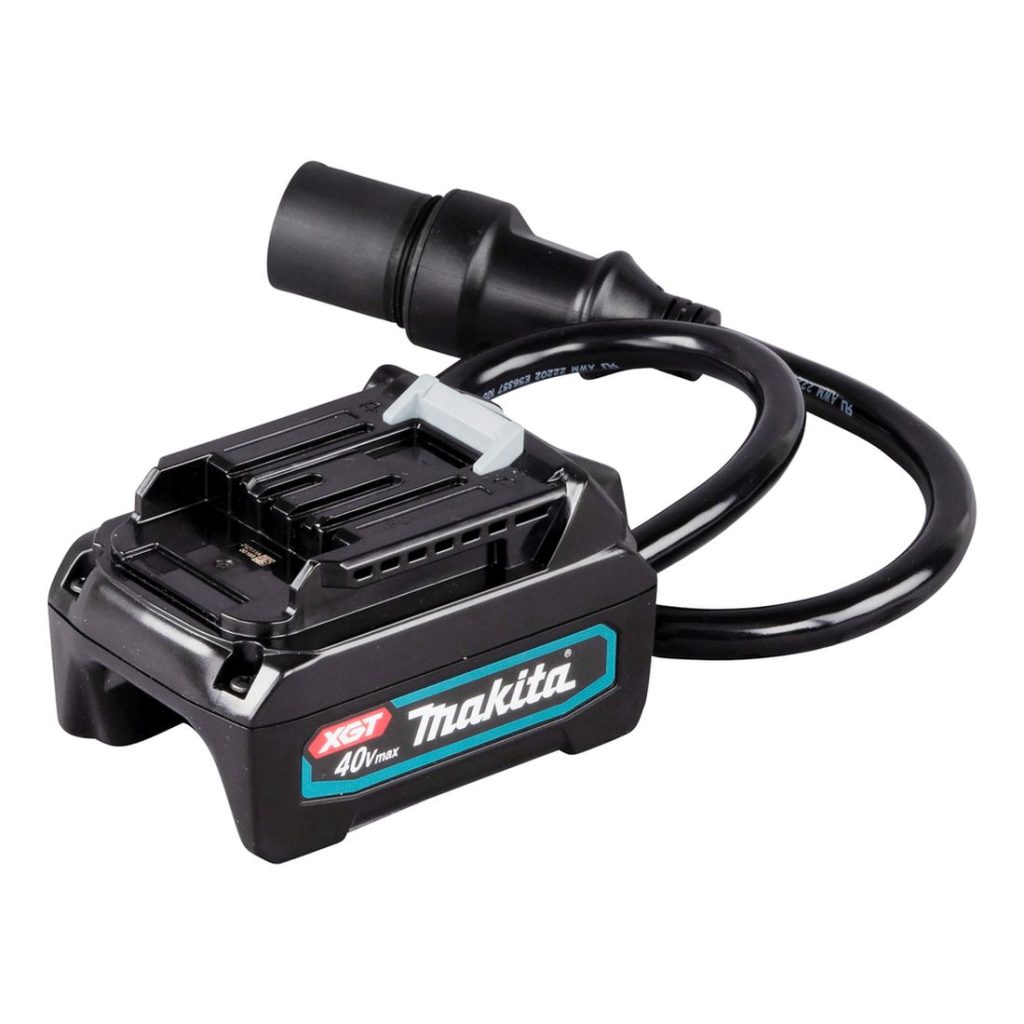 MAKITA Akkuadapteri XGT akuille PDC01 ja PDC1200. Kuvassa akkuadapteri oikealta takaviistosta.