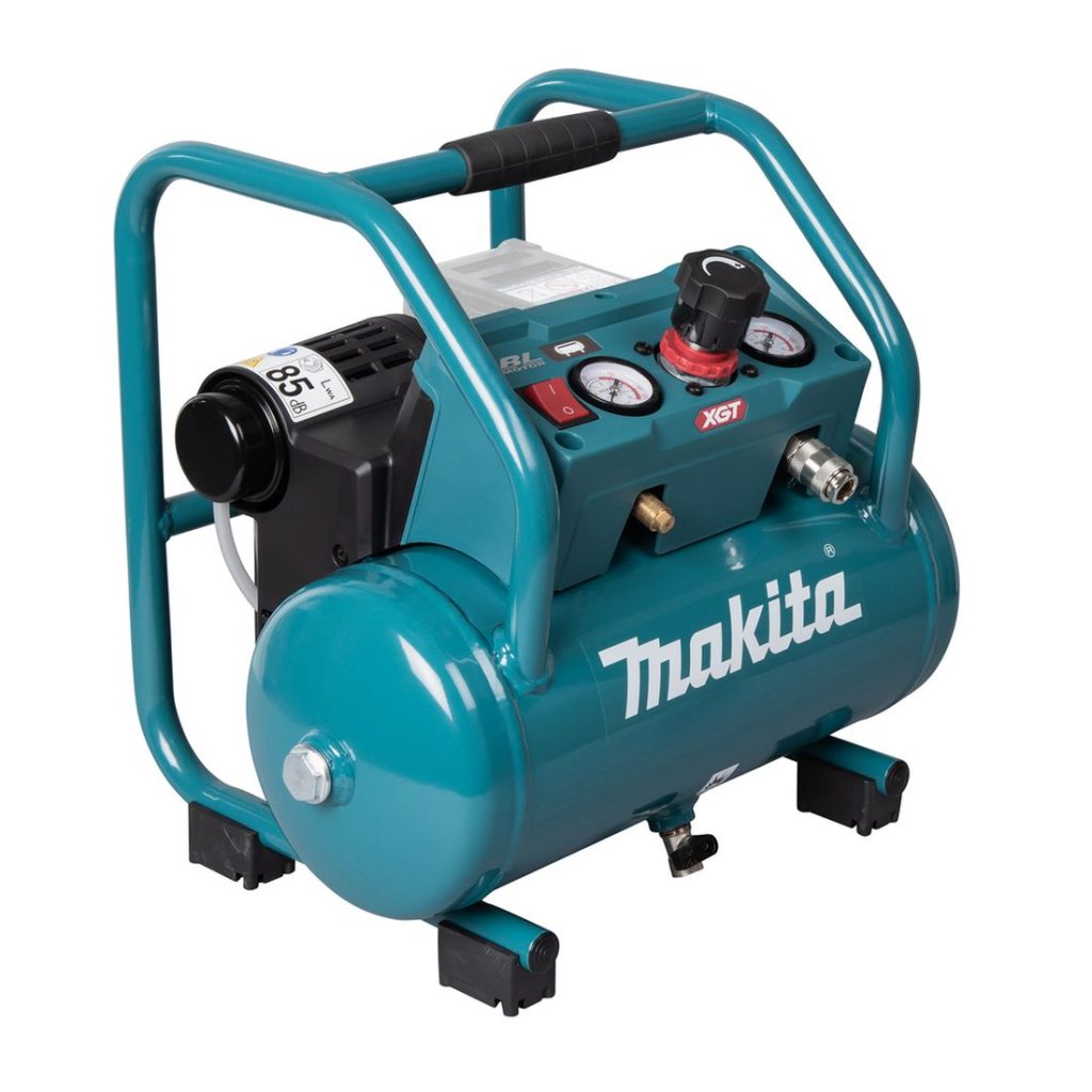 MAKITA Kompressori XGT. Kuvassa kompressori vasemmalta etuyläviistosta.