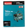 MAKITA Kompressori XGT. Kuvassa kompressorin tuotepakkaus sivustapäin.
