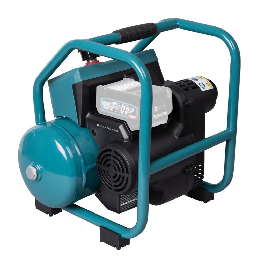MAKITA Kompressori XGT. Kuvassa kompressori vasemmalta takayläviistosta.