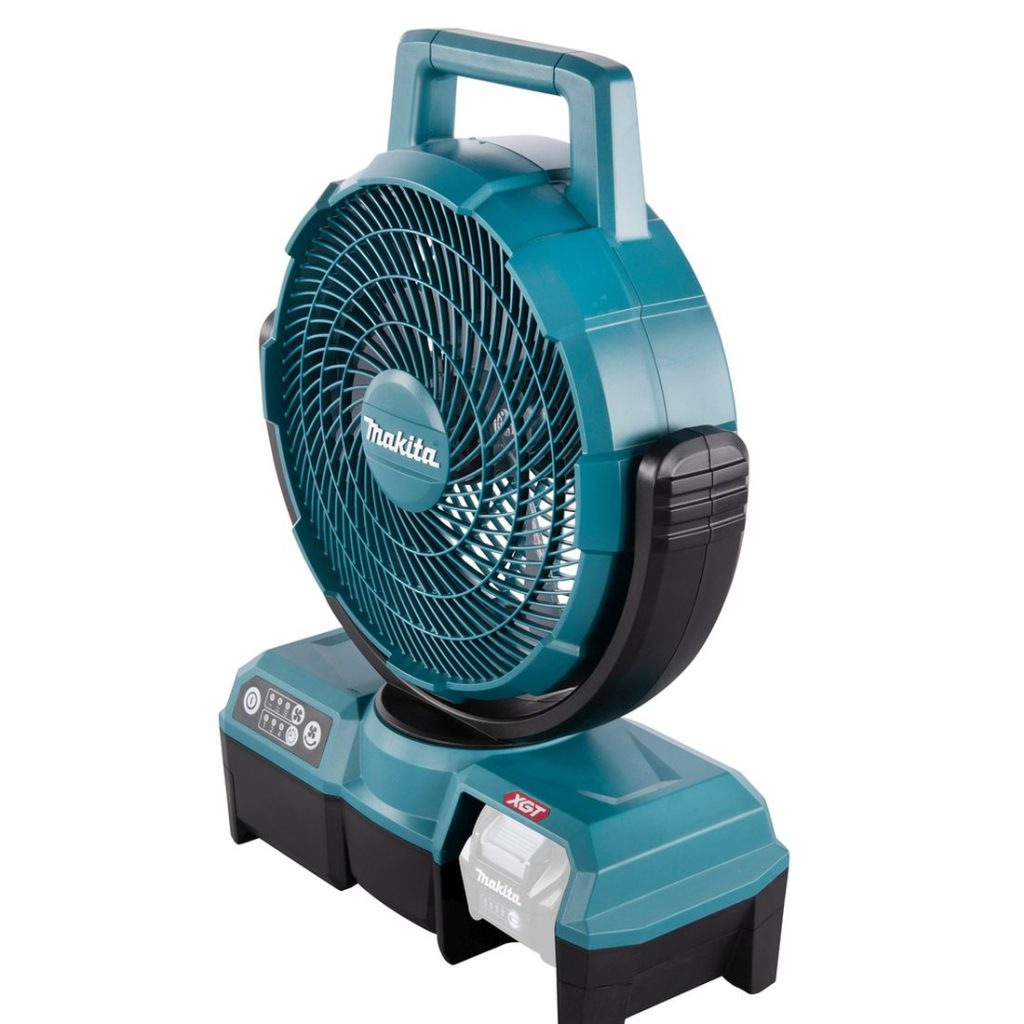 MAKITA Tuuletin XGT. Kuvassa tuuletin oikealta etuyläviistosta akku kiinnitettynä.