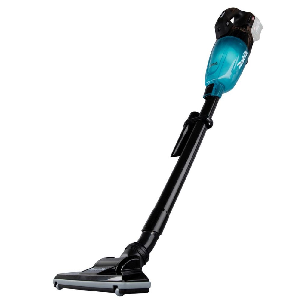 MAKITA Varsi-imuri XGT. Kuvassa varsi-imuri oikealta etuviistosta.