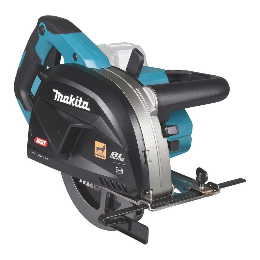 MAKITA Metallipyörösaha XGT. Kuvassa metallipyörösaha vasemmalta etuyläviistosta.