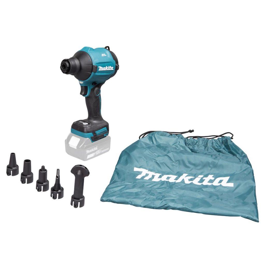 MAKITA Painepuhallin LXT. Kuvassa painepuhallin etuyläviistosta. Kuvassa myös suojapussi ja viisi erilaista suulaketta.