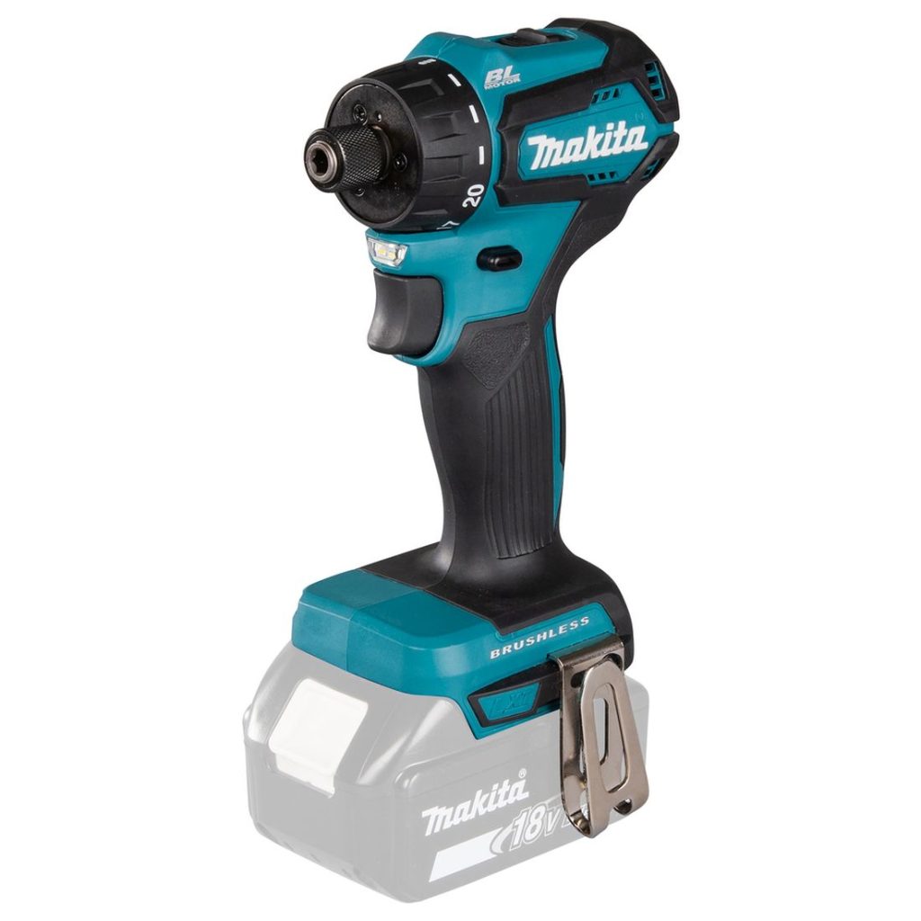 MAKITA Porakone LXT. Kuvassa Porakone LXT oikealta etuyläviistosta.