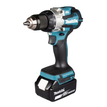 MAKITA Porakone LXT. Kuvassa Porakone LXT oikealta etuyläviistosta.