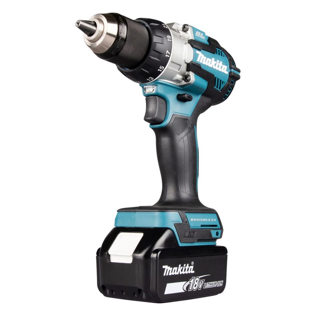 MAKITA Porakone LXT. Kuvassa Porakone LXT oikealta etuviistosta.