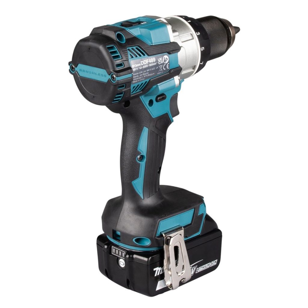 MAKITA Porakone LXT. Kuvassa Porakone LXT oikealta takayläviistosta.