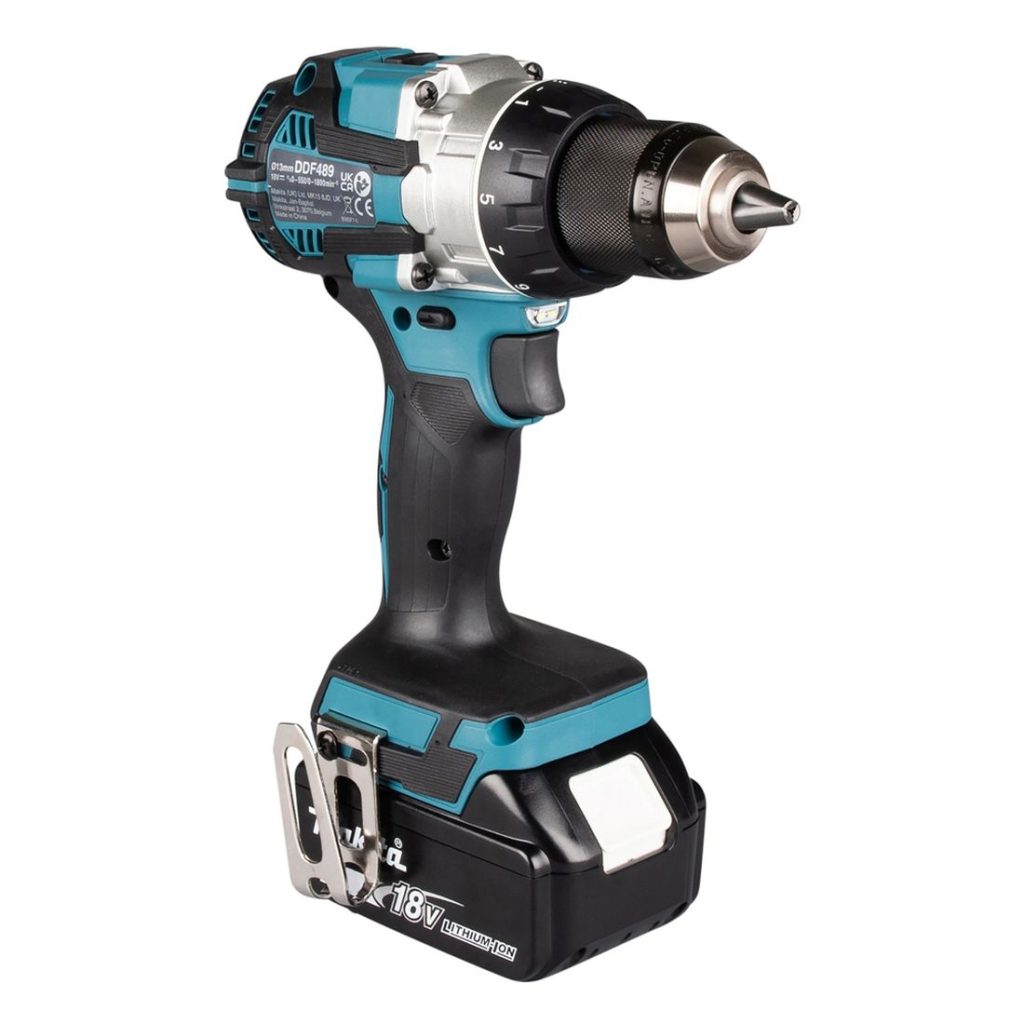 MAKITA Porakone LXT. Kuvassa Porakone LXT vasemmalta etuyläviistosta.