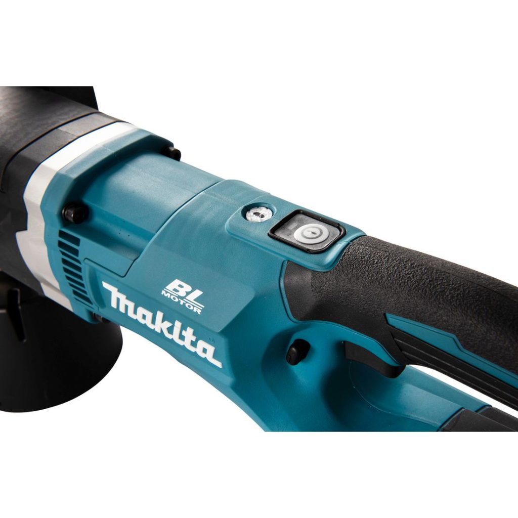 MAKITA Maakairakone LXT. Lähikuvassa Maakairakone LXT:n käynnistysnappi.