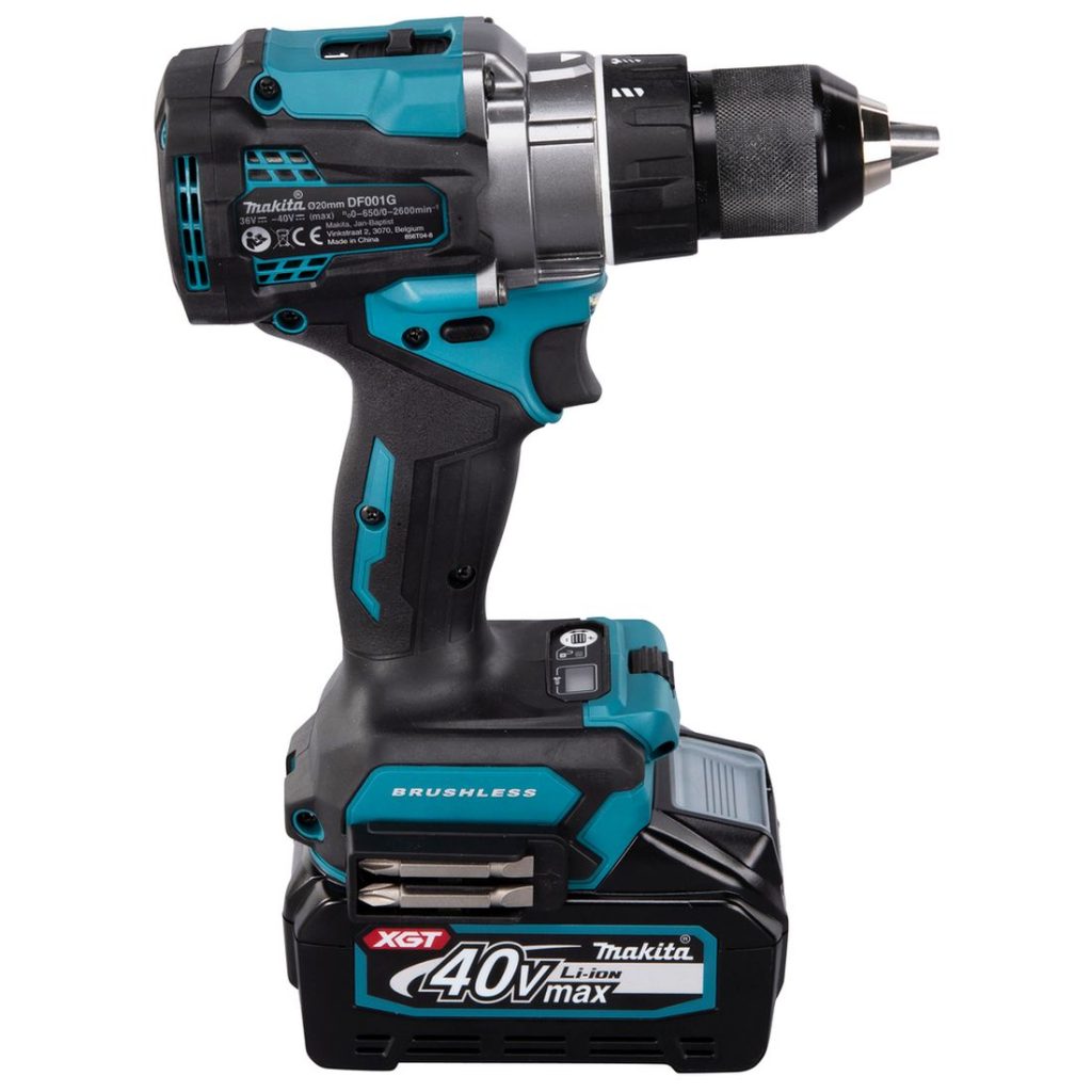 MAKITA Porakone XGT. Kuvassa Porakone XGT oikealta sivustapäin.
