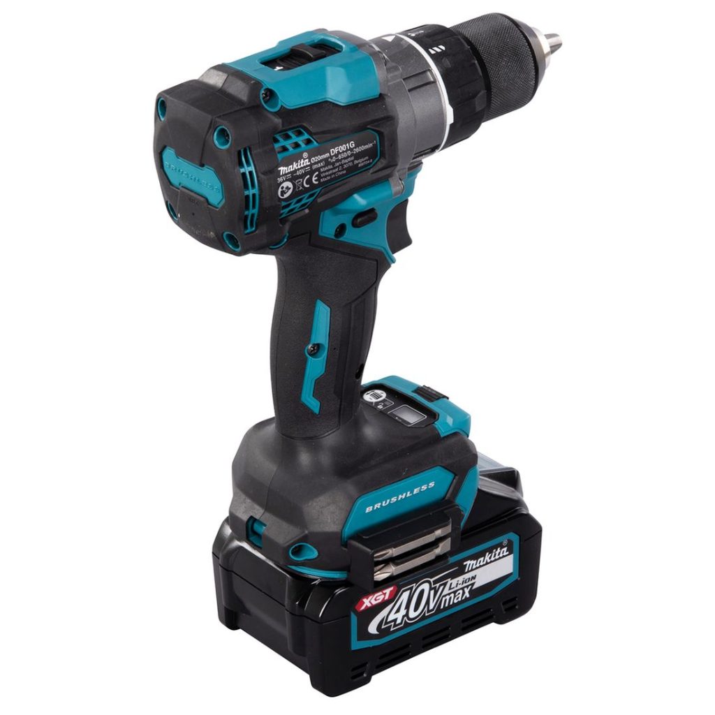 MAKITA Porakone XGT. Kuvassa Porakone XGT oikealta takayläviistosta.