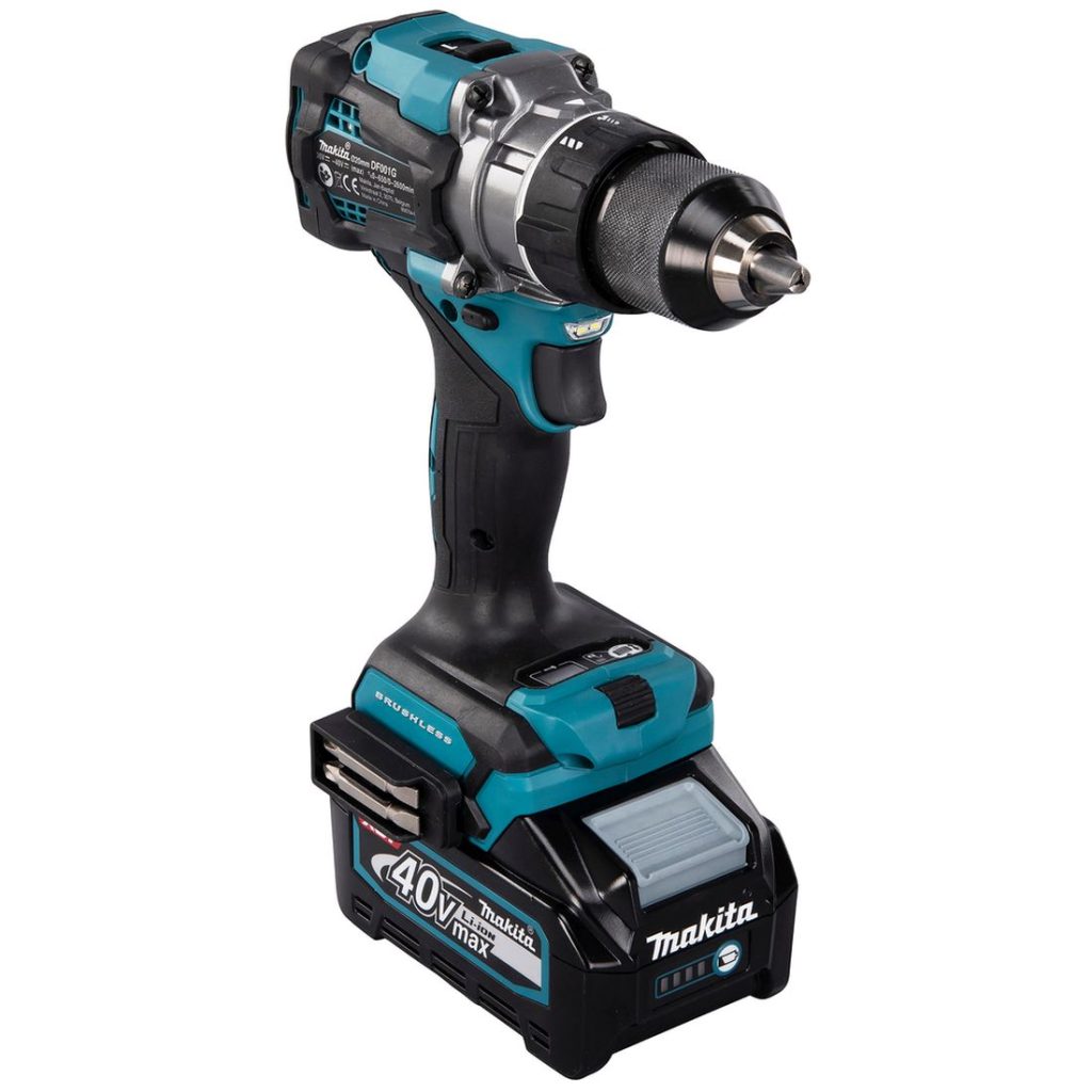 MAKITA Porakone XGT. Kuvassa Porakone XGT vasemmalta etuyläviistosta.