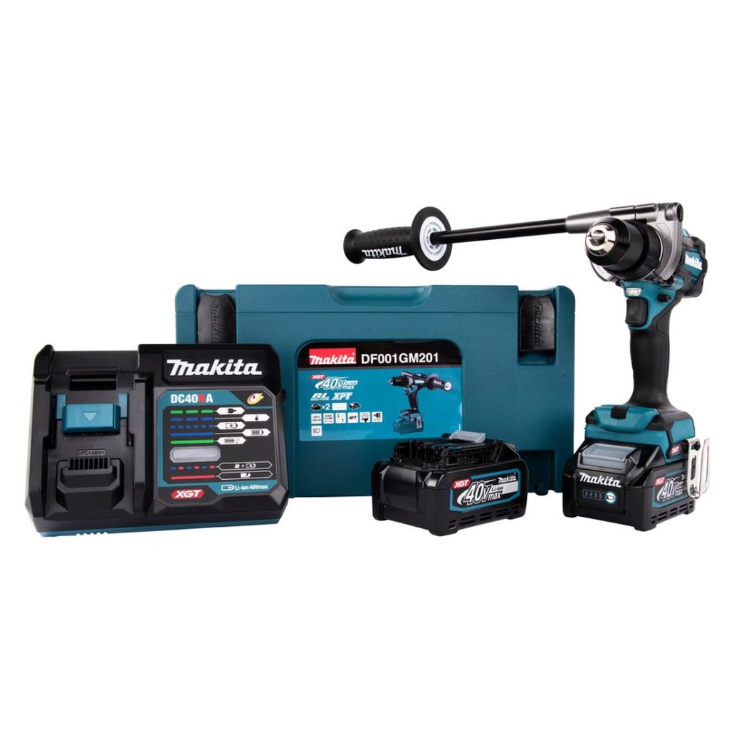 MAKITA Porakone XGT. Kuvassa Porakone XGT, salkku, latauslaite ja kaksi akkua.