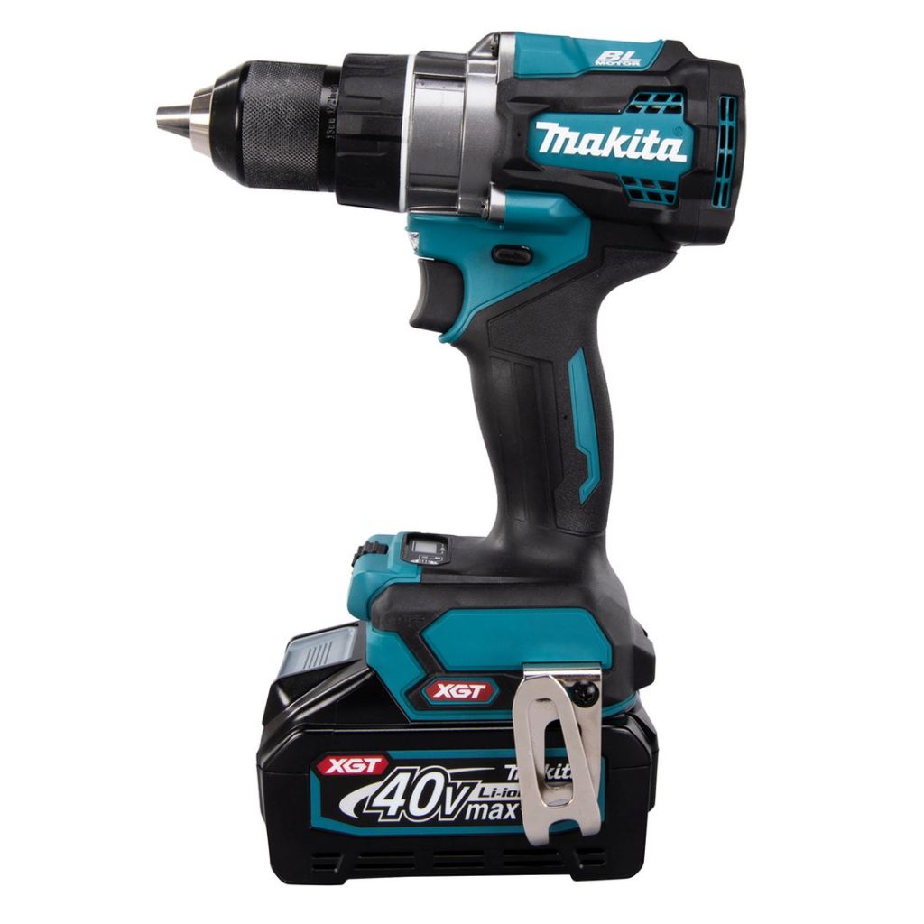 MAKITA Porakone XGT. Kuvassa Porakone XGT vasemmalta sivustapäin.