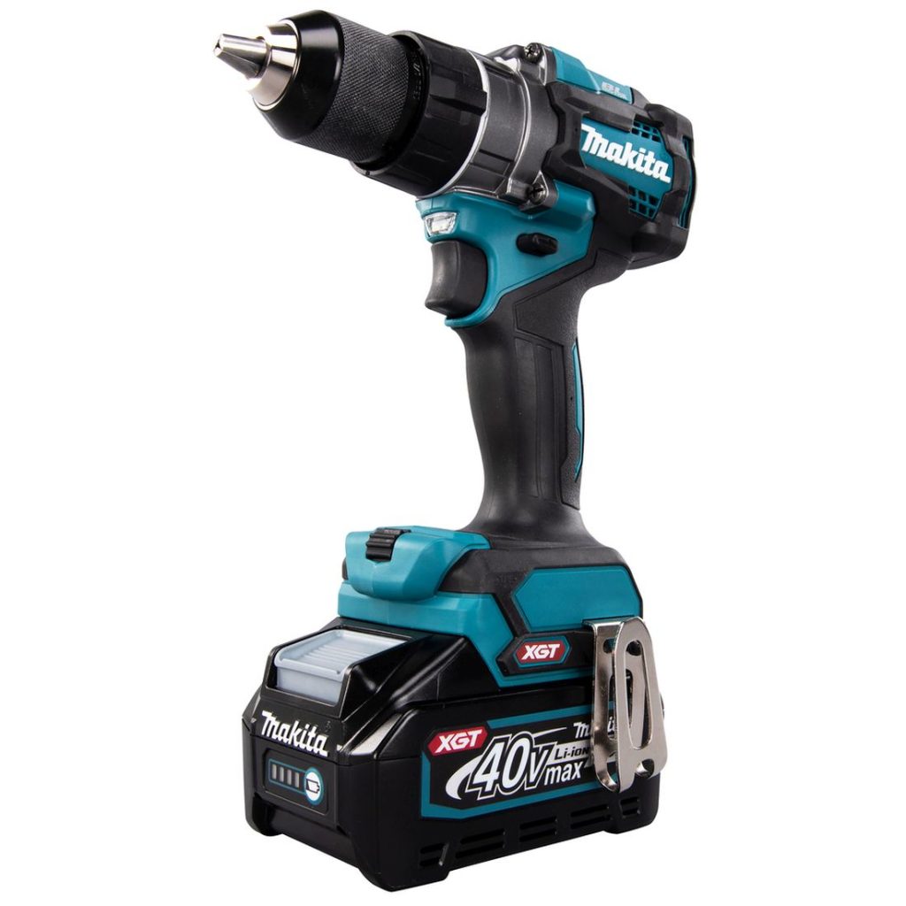 MAKITA Porakone XGT. Kuvassa Porakone XGT oikealta etuviistosta.
