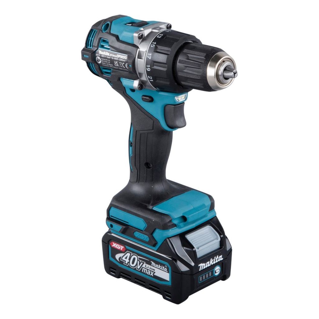 MAKITA Porakone XGT. Kuvassa Porakone XGT vasemmalta etuyläviistosta.