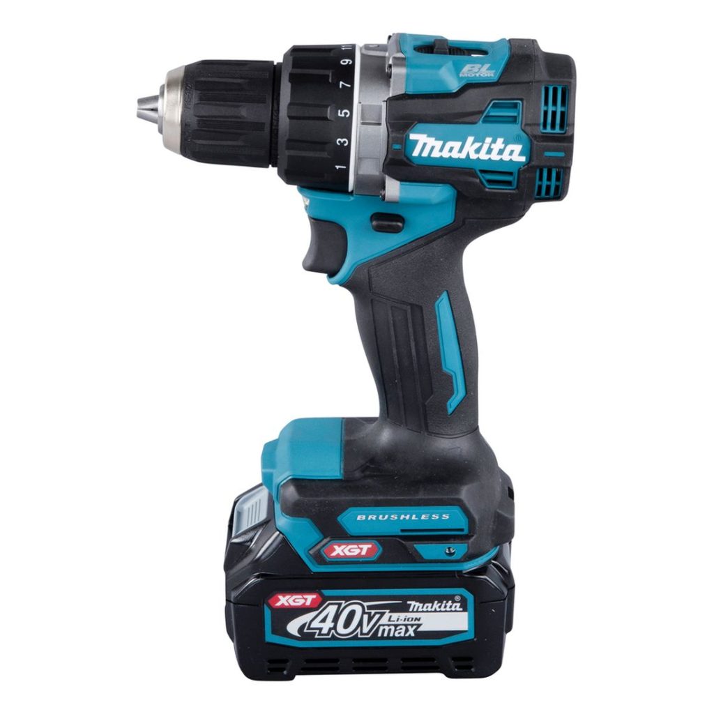 MAKITA Porakone XGT. Kuvassa Porakone XGT vasemmalta sivustapäin.