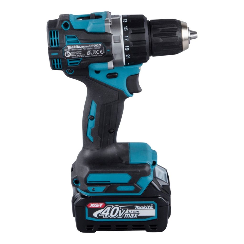 MAKITA Porakone XGT. Kuvassa Porakone XGT oikealta sivustapäin.