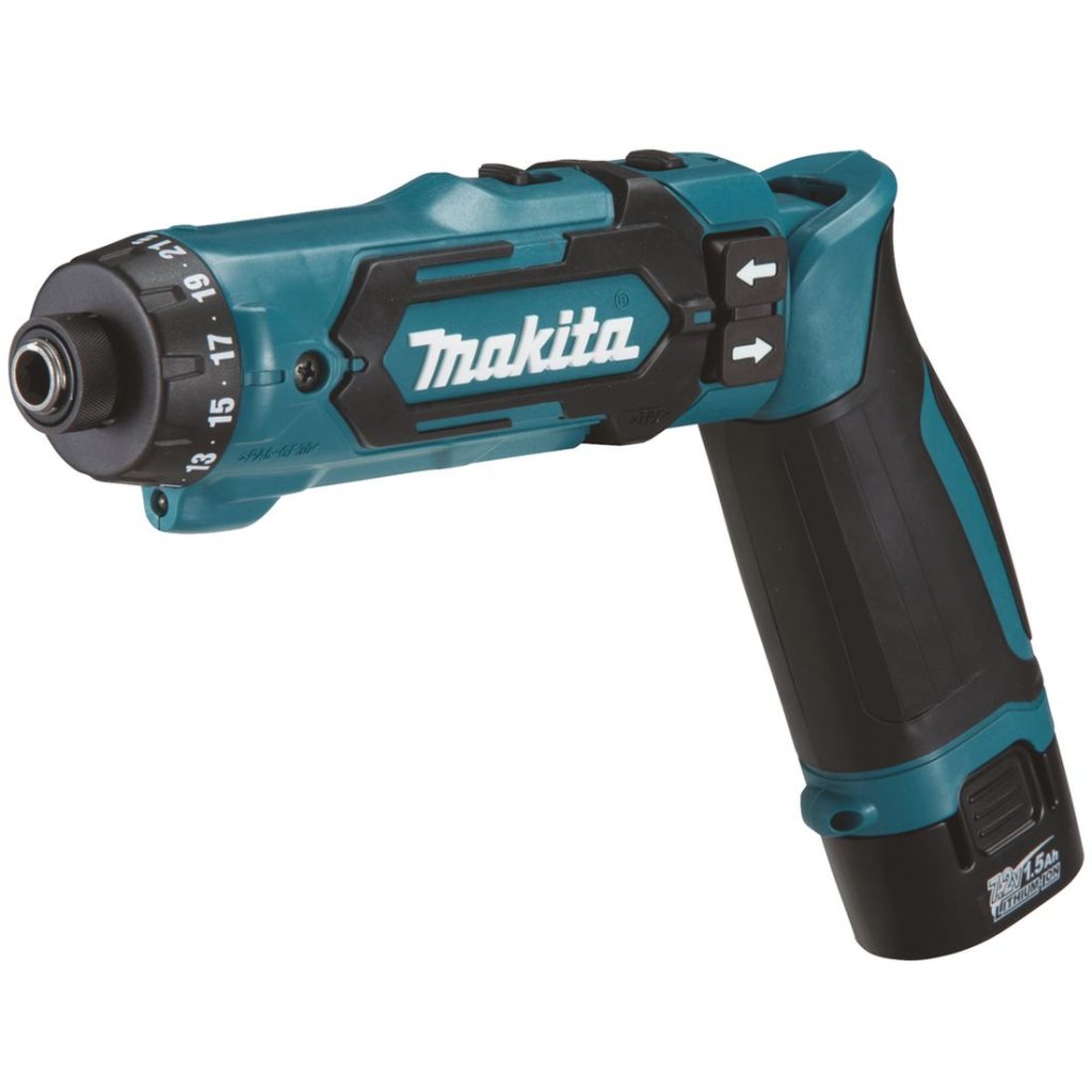 MAKITA Sauvaruuvinväännin. Kuvassa Sauvaruuvinväännin oikealta etuviistosta.