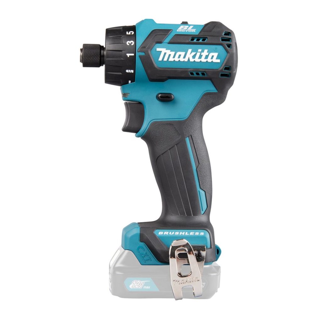 MAKITA Porakone CXT. Kuvassa Porakone CXT vasemmalta sivustapäin.