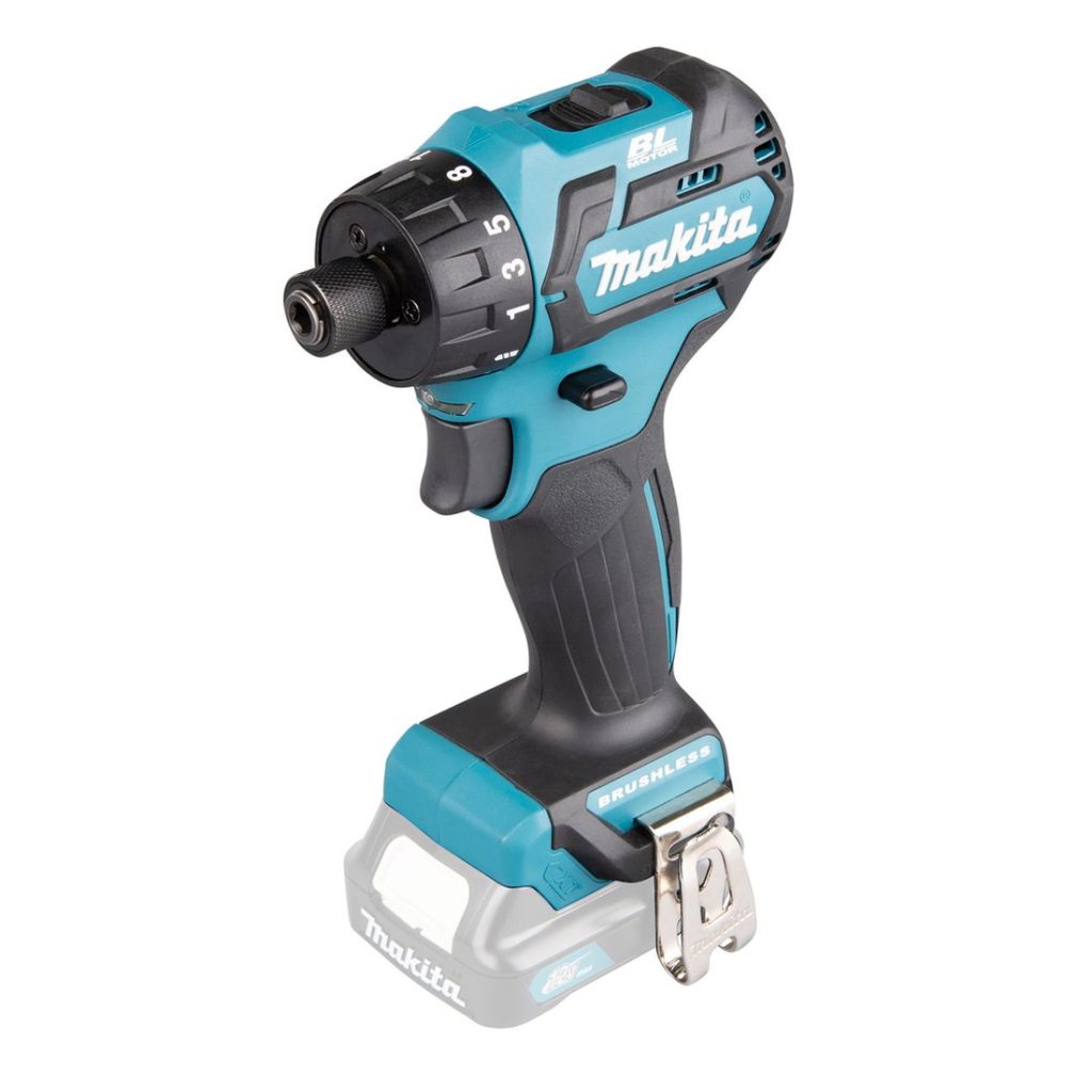 MAKITA Porakone CXT. Kuvassa Porakone CXT oikealta etuyläviistosta.