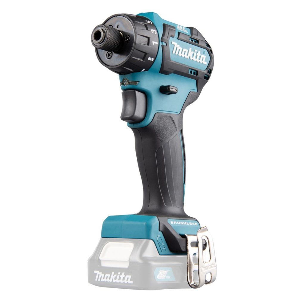 MAKITA Porakone CXT. Kuvassa Porakone CXT oikealta etuviistosta.