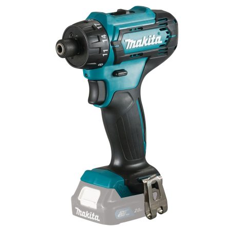 MAKITA Ruuvinväännin CXT. Kuvassa Ruuvinväännin CXT oikealta etuviistosta.