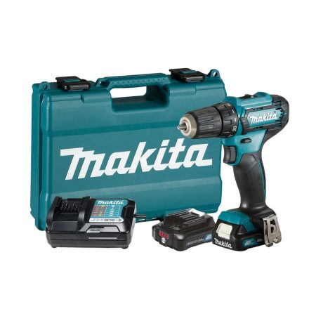 MAKITA Porakone CXT. Kuvassa Porakone CXT, salkku, latauslaite ja kaksi akkua.