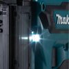 MAKITA Viimeistelynaulain LXT. Lähikuvassa Viimeistelynaulain LXT:n LED-valo.