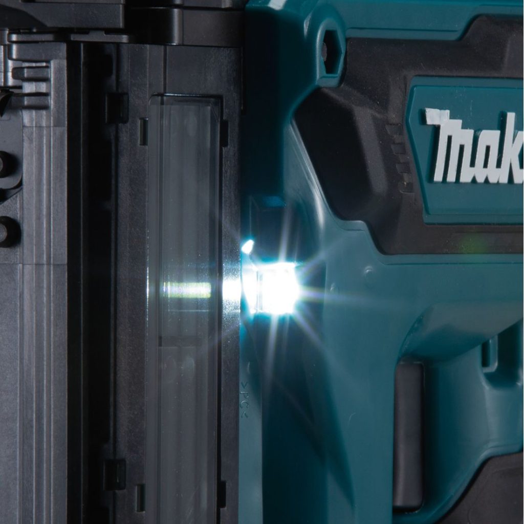 MAKITA Viimeistelynaulain LXT. Lähikuvassa Viimeistelynaulain LXT:n LED-valo.