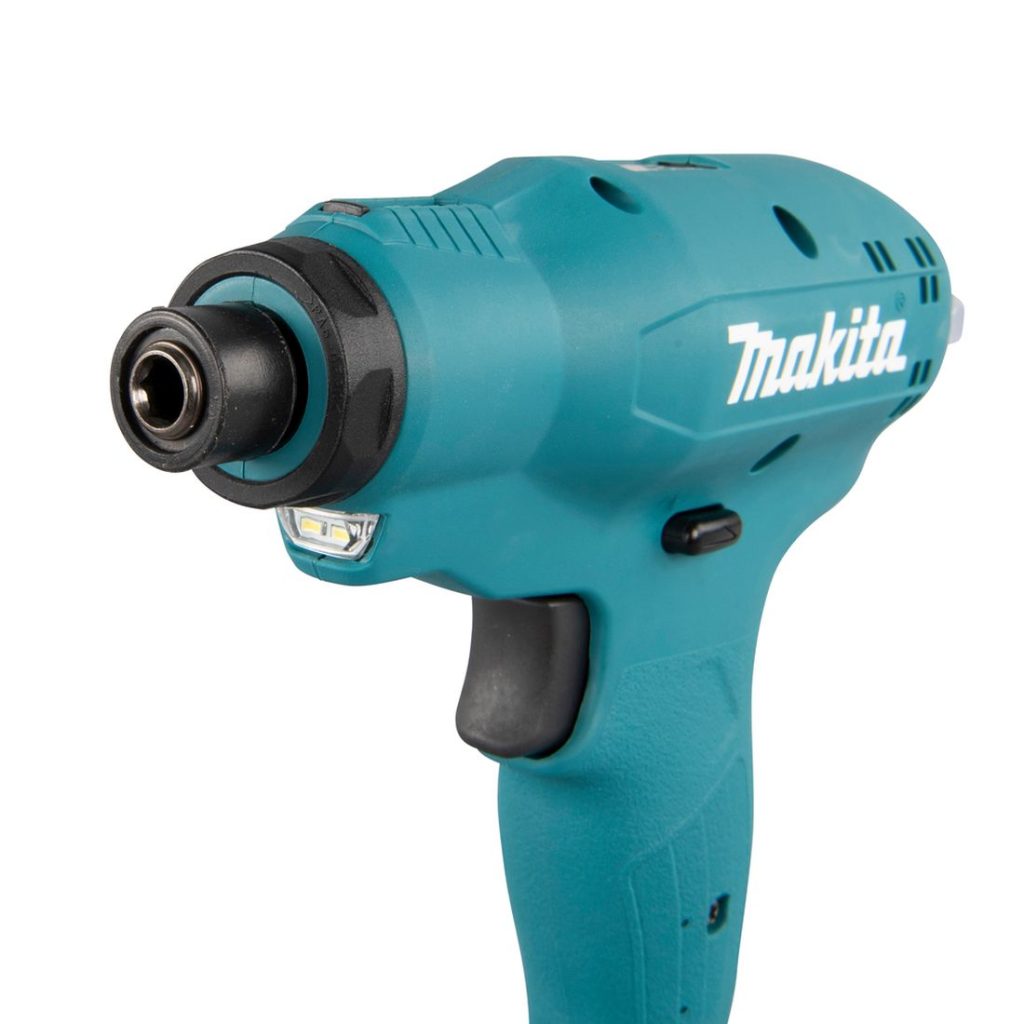 MAKITA Tarkkuusväännin LXT. Lähikuvassa Tarkkuusväännin LXT oikealta etuviistosta.