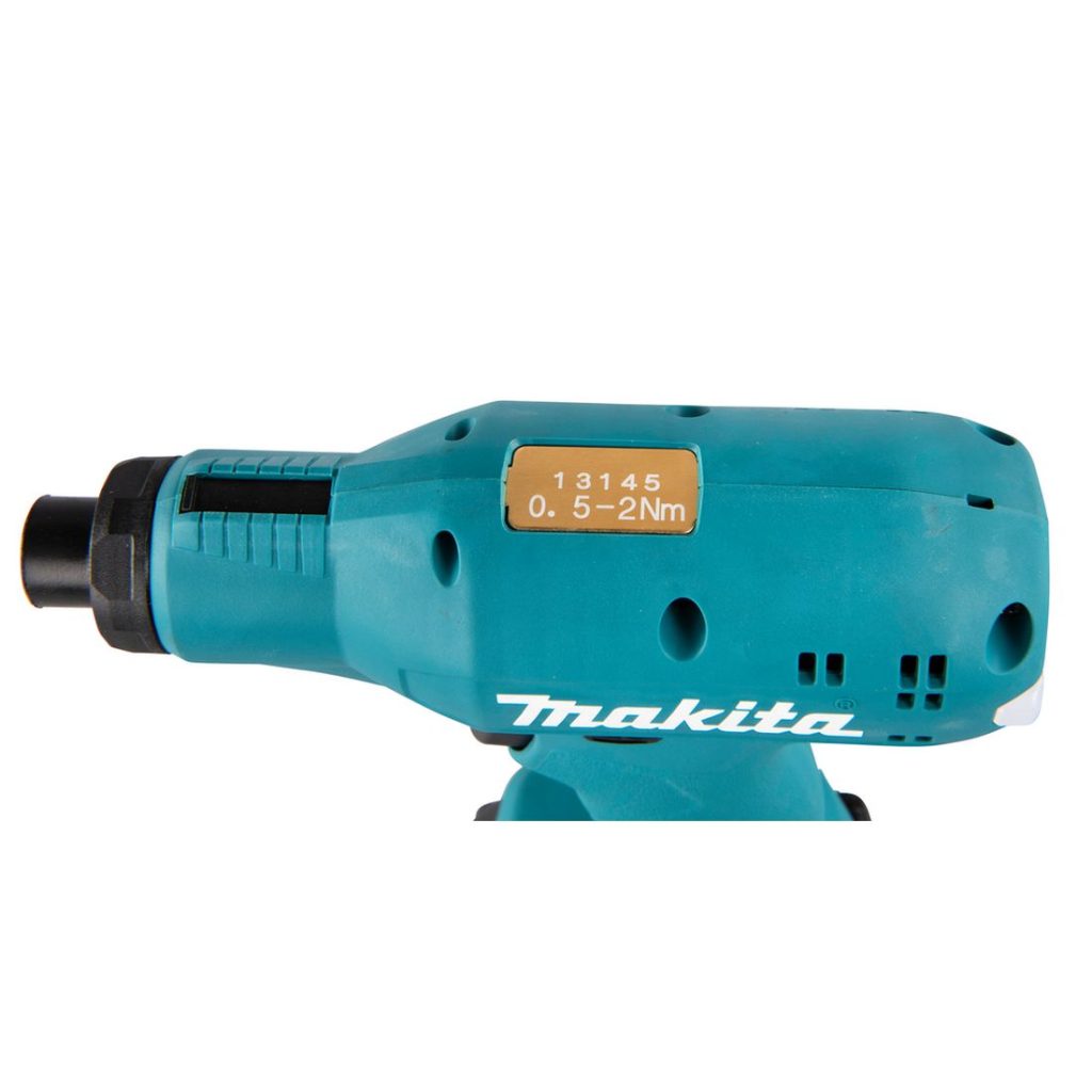 MAKITA Tarkkuusväännin LXT. Lähikuvassa Tarkkuusväännin LXT:n momentinsäädin.