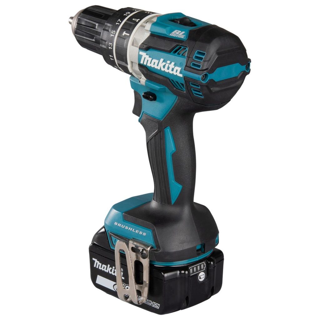 MAKITA Iskuporakone LXT. Kuvassa Iskuporakone LXT vasemmalta takayläviistosta.
