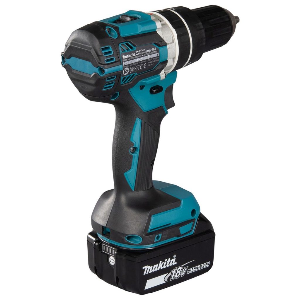MAKITA Iskuporakone LXT. Kuvassa Iskuporakone LXT oikealta takayläviistosta.