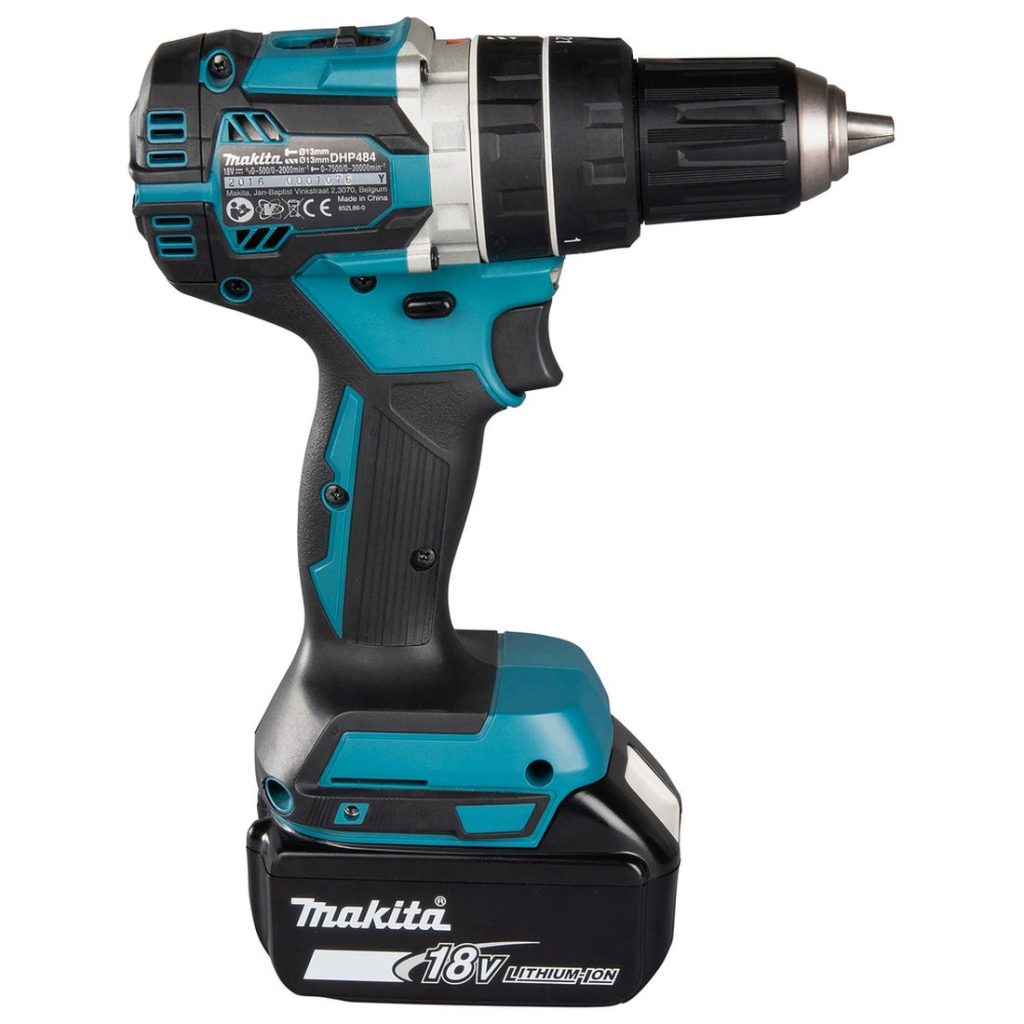 MAKITA Iskuporakone LXT. Kuvassa Iskuporakone LXT oikealta sivustapäin.